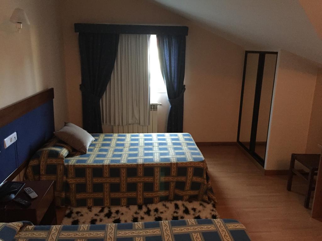 Hotel Santa Cruz مونتاوُس الغرفة الصورة